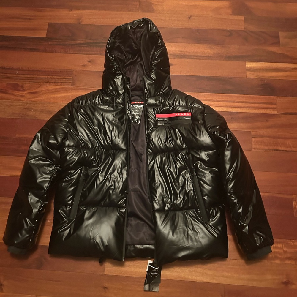 Light Re-Nylon hooded puffer jacket